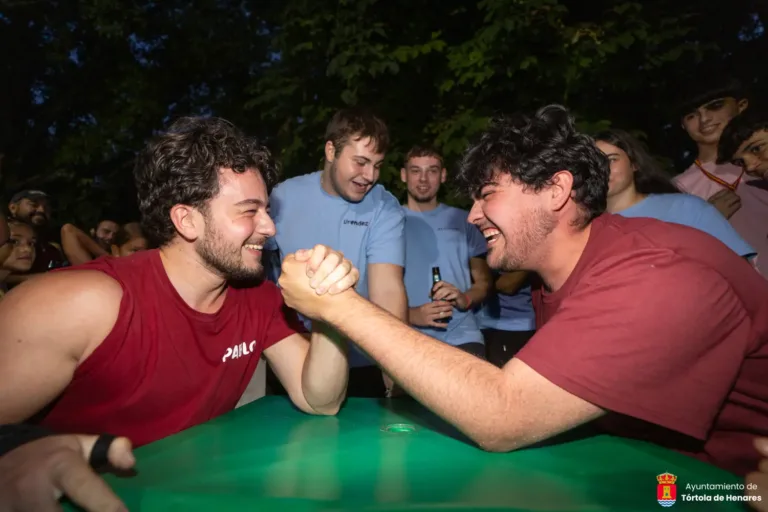 Tórtola vive una jornada de fuerza y diversión con el concurso de pulsos