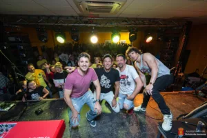 El grupo «Luna Negra» hace vibrar el centro municipal «El Horno» en su esperado regreso