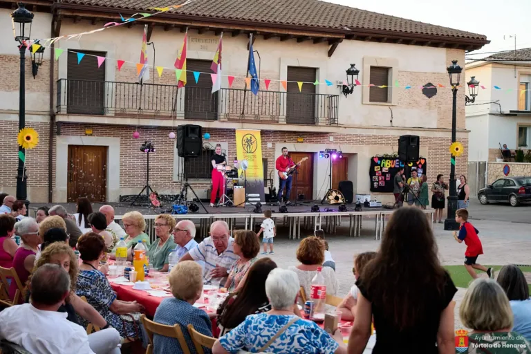 Tórtola rinde homenaje a sus mayores en el Día de los Abuelos
