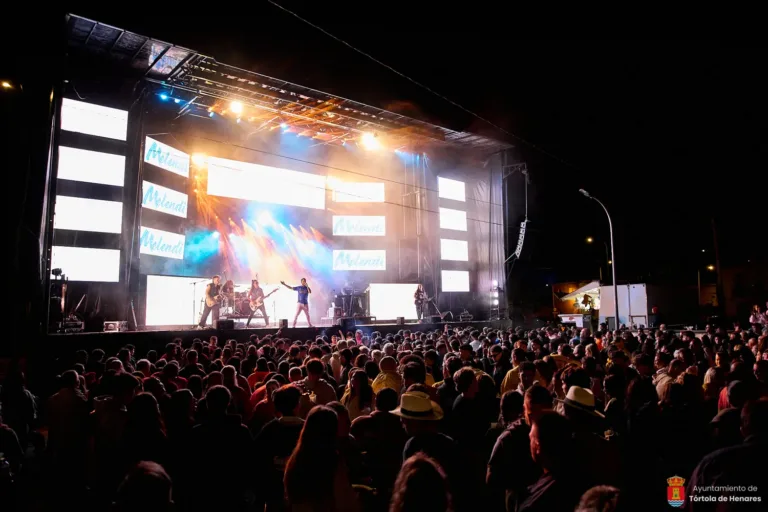 La orquesta Tetrix llena de música y ambiente el paseo de la Alameda
