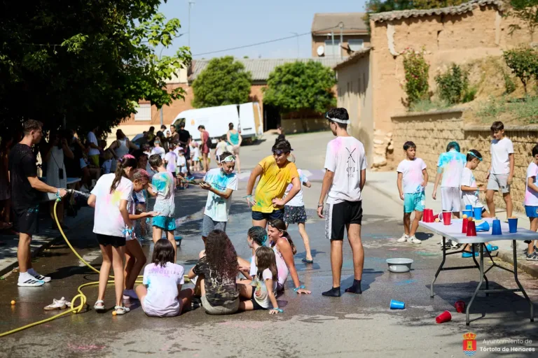 Tórtola se llena de color y diversión con la Fiesta Holi