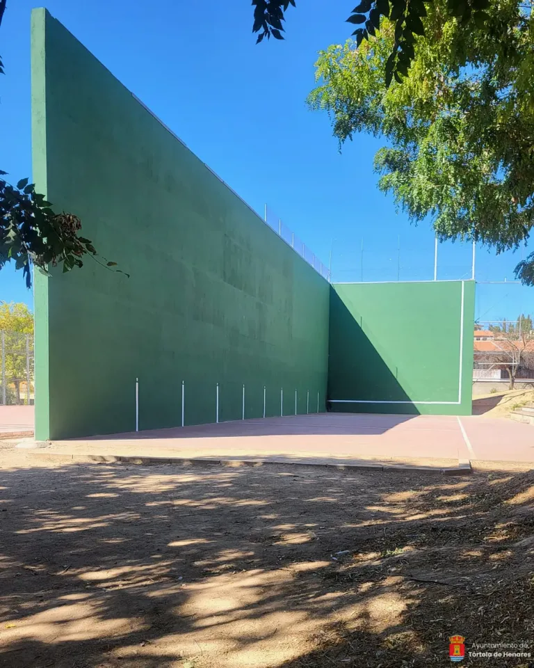 El Ayuntamiento de Tórtola renueva la imagen del frontón municipal