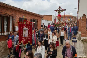 El Cristo de los Remedios procesiona en Tórtola arropado por cientos de fieles en su Día Grande