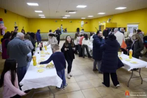 Tórtola celebra el Jueves Lardero con un animado encuentro carnavalero en «El Horno»
