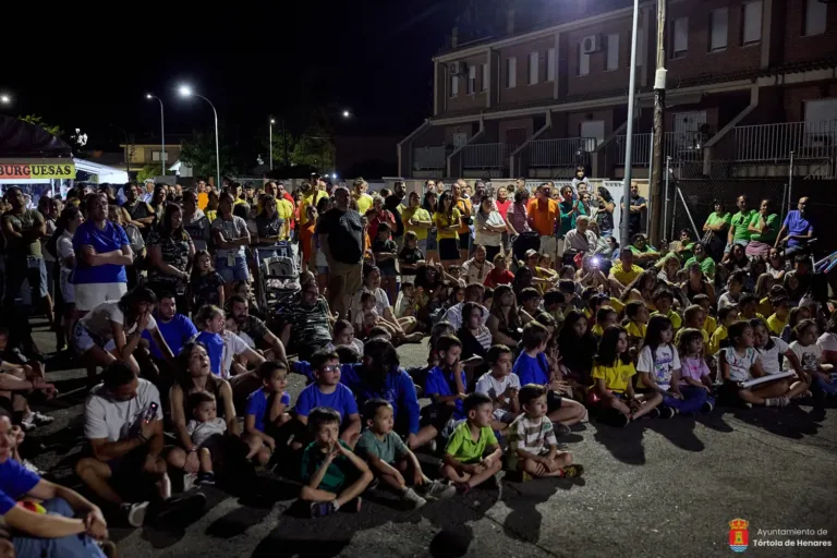 La caldereta popular y «Luminia» ponen el broche final a unas participativas Fiestas de Verano