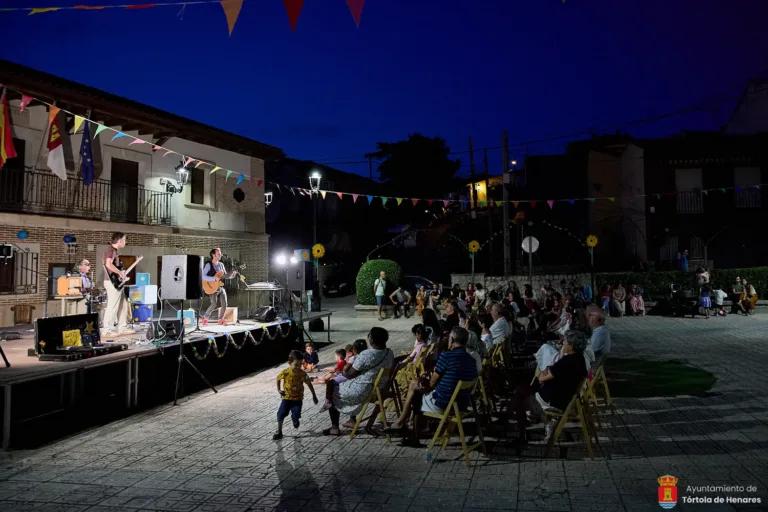 Dr. Sapo y las Aventuras de Sam llenan de música y diversión una nueva noche de «Ritmos en la Plaza»