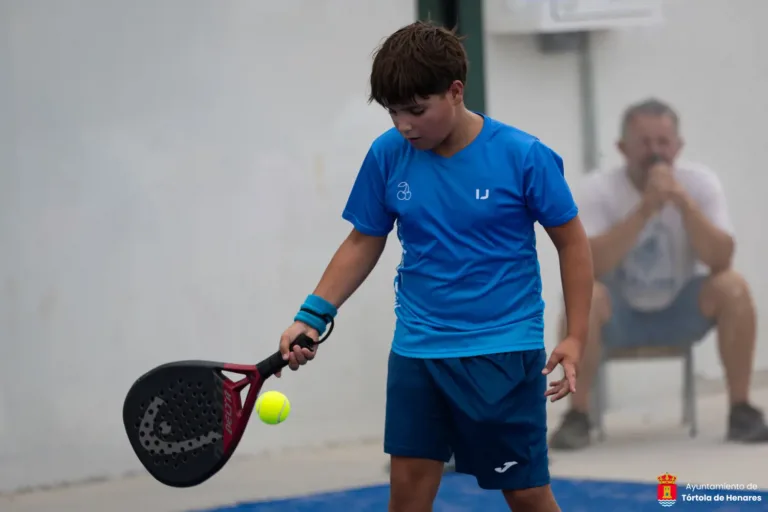 Tórtola disfruta del pádel juvenil con una jornada llena de deporte y diversión