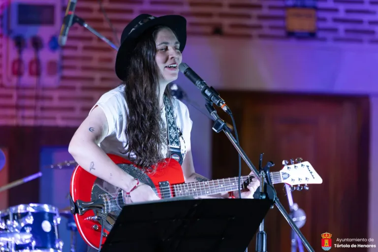 Eva Del Rey y su banda ponen el broche final a «Ritmos en la Plaza»